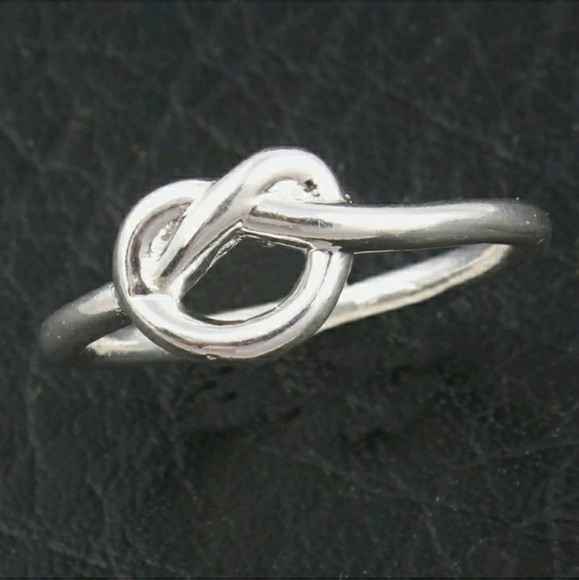 Silver knotted ring - Picture 2 of 5